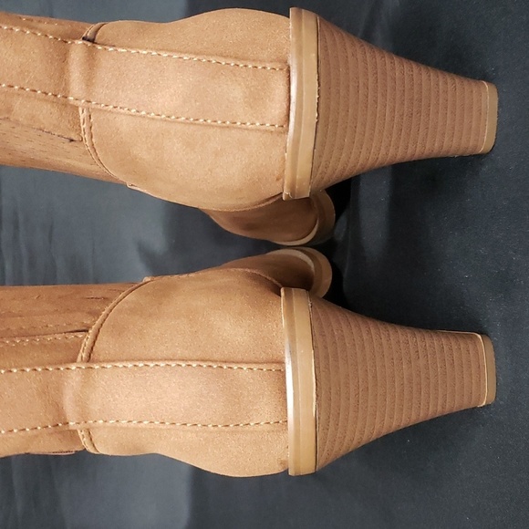 H by Halston "Charlotte" Pull-on Block Heel Vegan Leather Boot, 6.5 - Picture 3 of 8